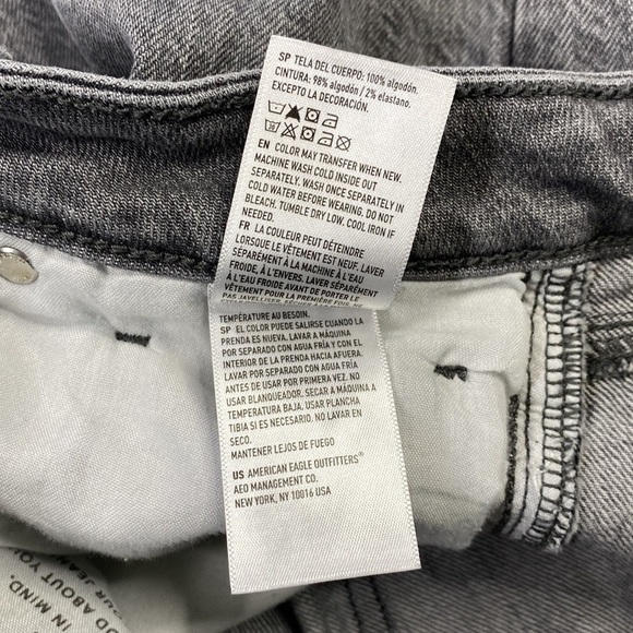 American Eagle Distressed Mom Jean High Rise Black Size 4 Short - Picture 13 of 14